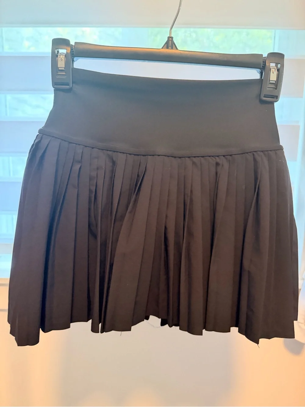 ALO Yoga Black Pleated Mini Skirt with Wide Waistband